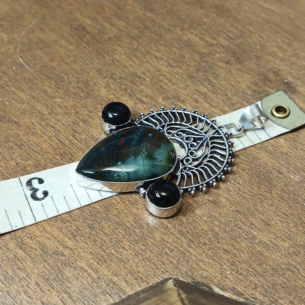 Incredible, X-Large,Hand Crafted Red,Green and Black Teardrop Bloodstone Pendant - Picture 3 of 5